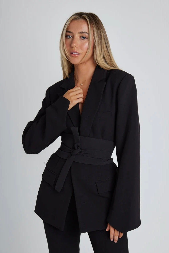 the makena suit in black