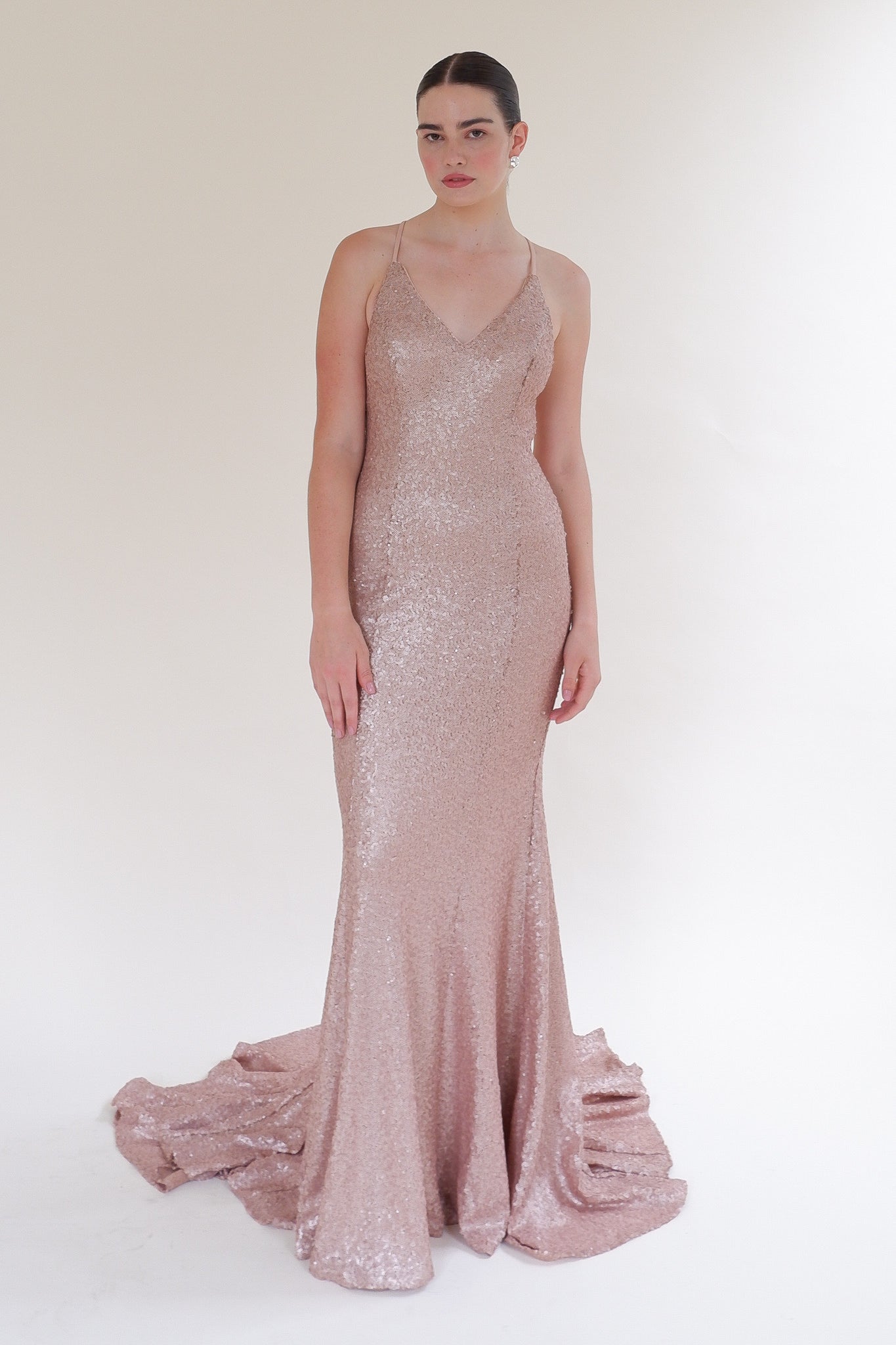 Shimmer and shine in the rose gold metallic sequin Nesta Gown by Scarlett Fashion. Make a statement, save in style—shop this pre-loved occasionwear today!