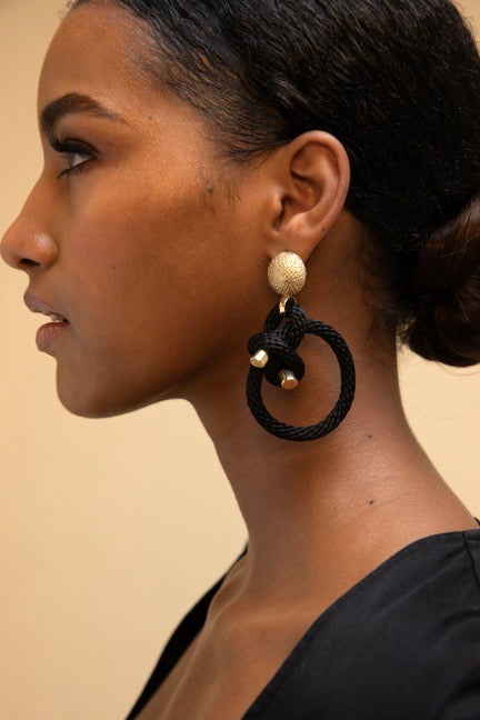 the shimenawa earrings in black