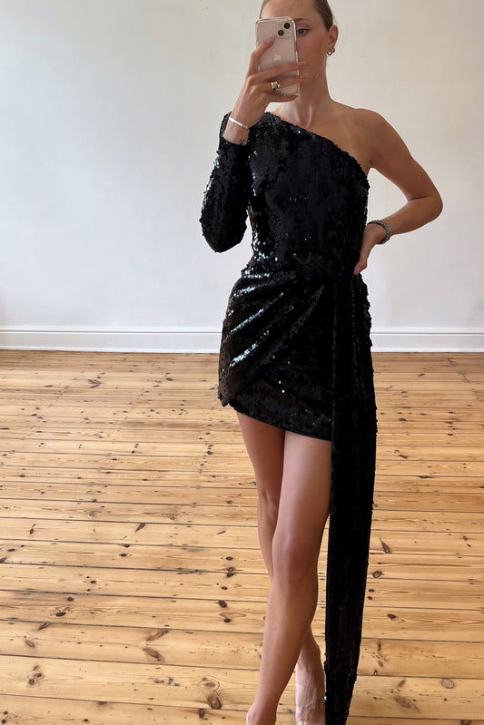 the gala dress in black