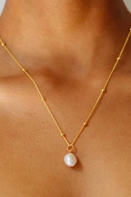 the baroque pearl necklace